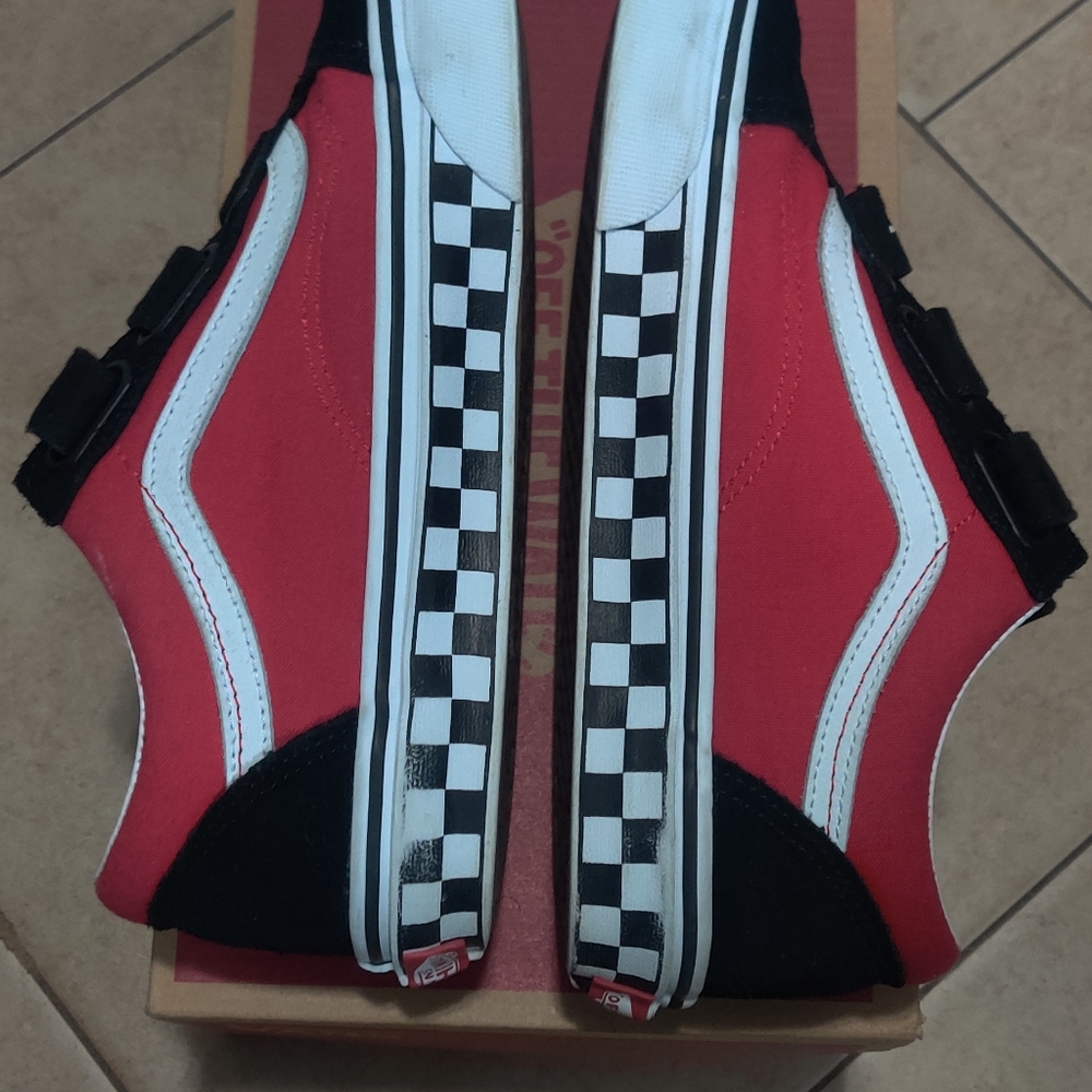 VANS - Picture 4 of 6
